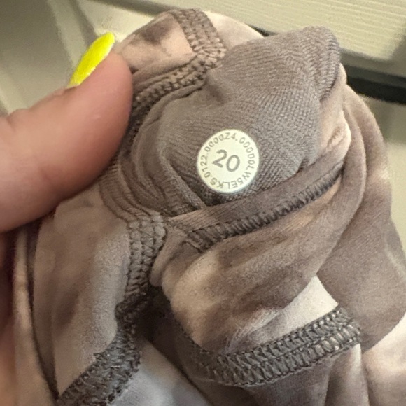 Lululemon Tie-Dye Leggings - Picture 8 of 8